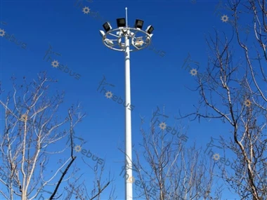 عمر خدمات یک چراغ دکل بلند چیست؟